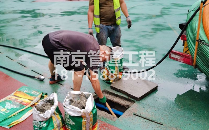 218鹭鸣苑管道清淤