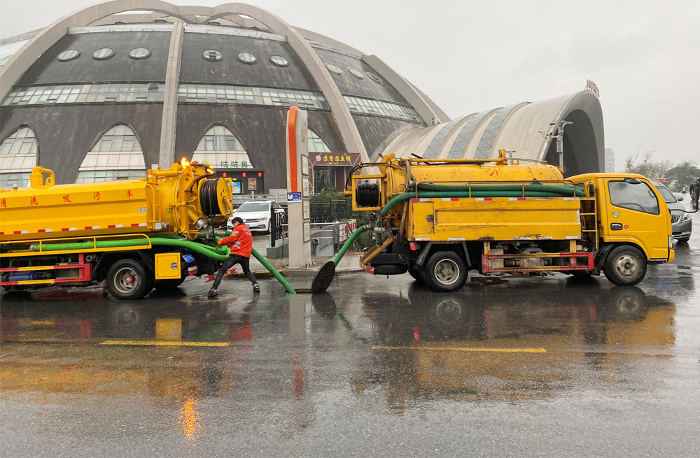 271鹭鸣苑商场管道清淤