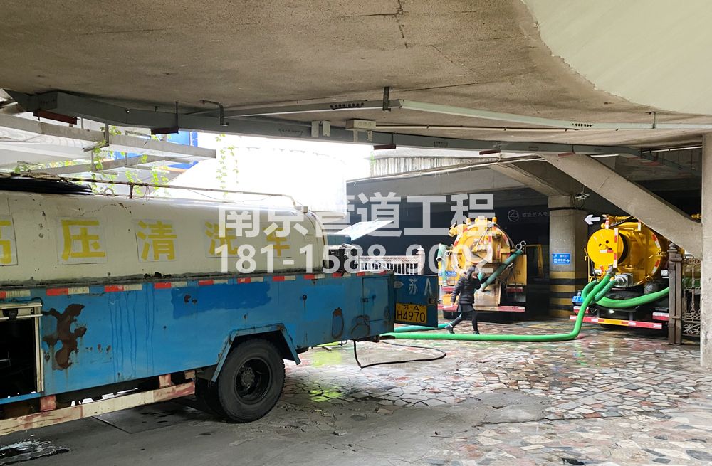 273鹭鸣苑商场地下室污水清理